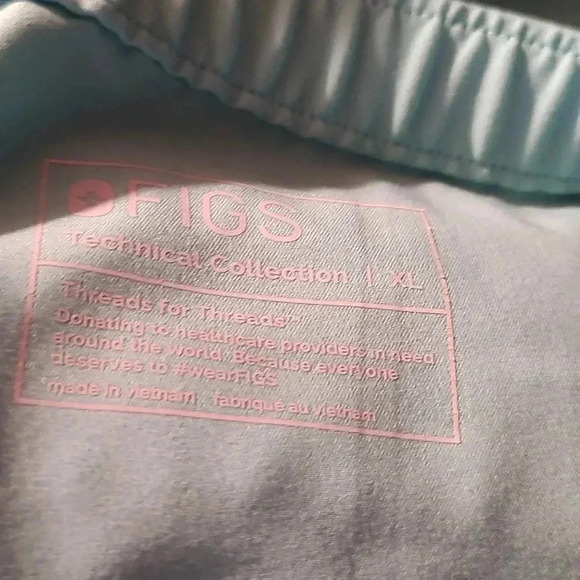 Figs limited edition mens Cairo scrub bottoms and Leon top - Picture 5 of 5